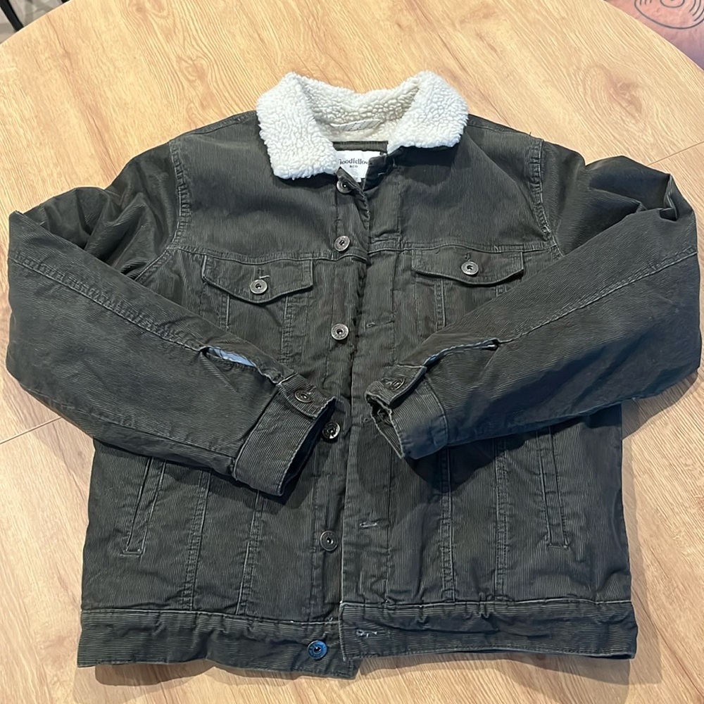 Goodfellow Sherpa Tricker Jacket
Corduroy
Size - Men’s Medium
Color - Green